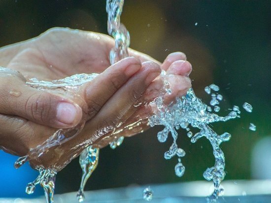 Можно ли выливать воду из окна дома