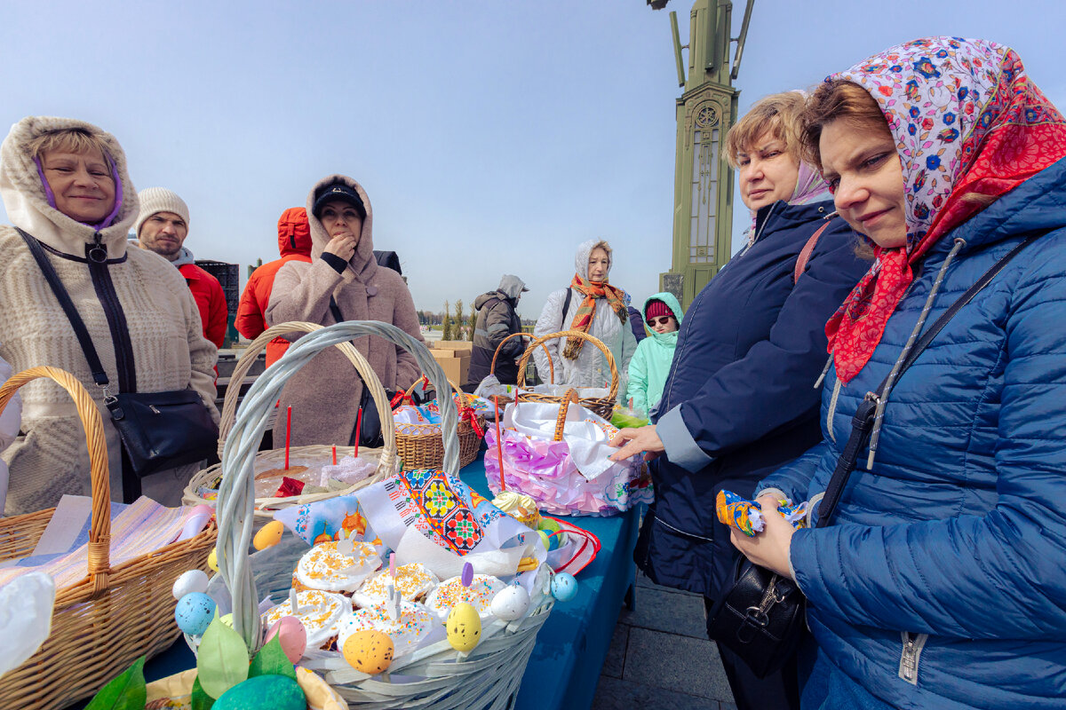 Когда святят пасху в этом году. Пасха храм. Мероприятия на Пасху. Праздничный кулич. Традиции Пасхи.