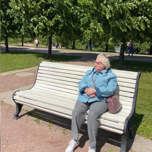 Это я. Меня зовут Надежда. Отдыхаю после ратных дел и думаю о предстоящих.