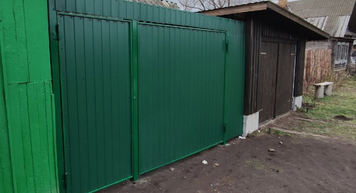 Наши новые ворота без козырька. Фото автора