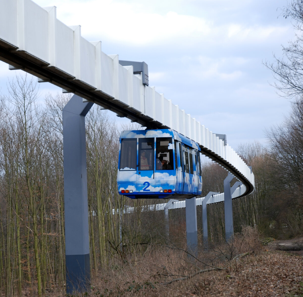 "Модель ММТ, но она не совсем подходит для уже существующих  улиц. Требуется  адаптации для городских маршрутов". 