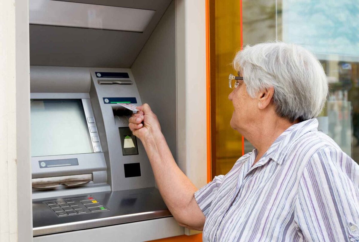 счастливые пенсионеры. пенсия работающим за границей. красивая пожилая женщина. пенсионеры в америке. пенсия в японии размер.