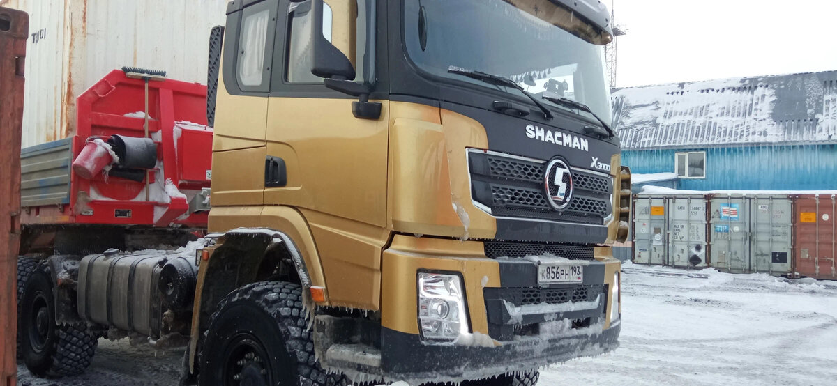 Фото: Китайский автомобиль SHACMAN только приехал с рейса