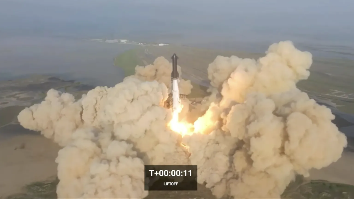 20 апреля из Бока-Чика, штат Техас, первый раз стартовал корабль SpaceX Starship/Super Heavy. Предоставлено: веб-трансляция SpaceX.
