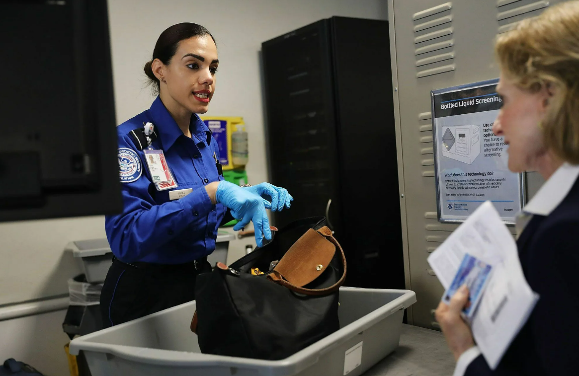 Когда нельзя высадить: чего нельзя делать в аэропорту? | Smapse News ...