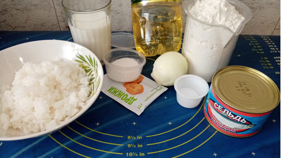 Пирог с рисом и рыбными консервами — рецепт с фото пошагово + отзывы