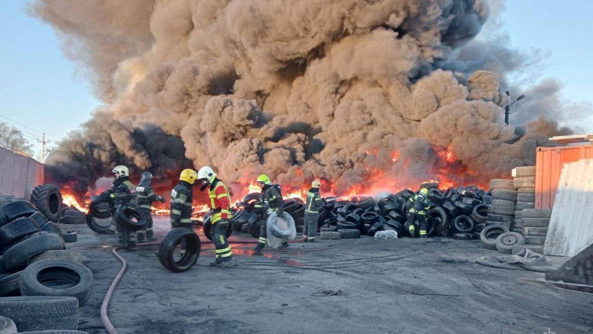 Цех по утилизации пластика загорелся в Люберцах | Вечерняя Москва | Дзен