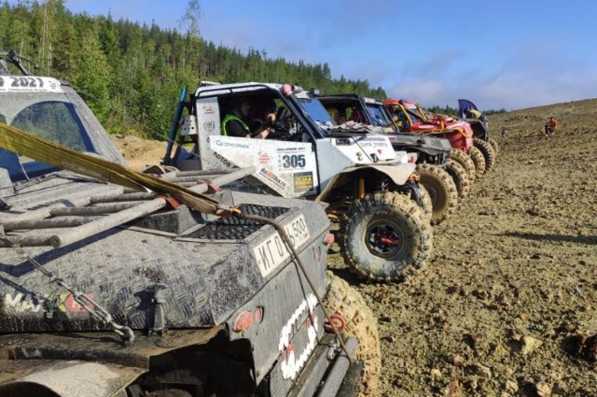    В Свердловской области стартовала легендарная гонка «Урал Трофи»