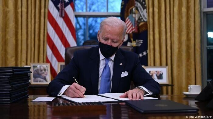     Власти США выражают серьезное недовольство инициативой президента Франции Эммануэля Макрона, который предложил привлечь Китай к урегулированию украинского кризиса.