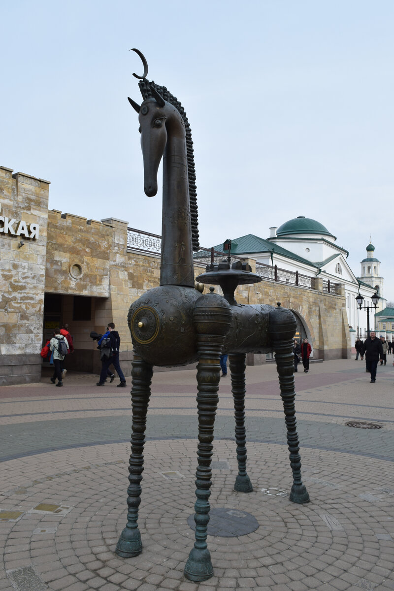 Статуя «Конь-страна». Фото автора