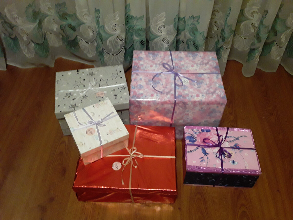 Что как вы думает, самое главное для праздника? Конечно! Хорошее настроение поздравления и подарки.