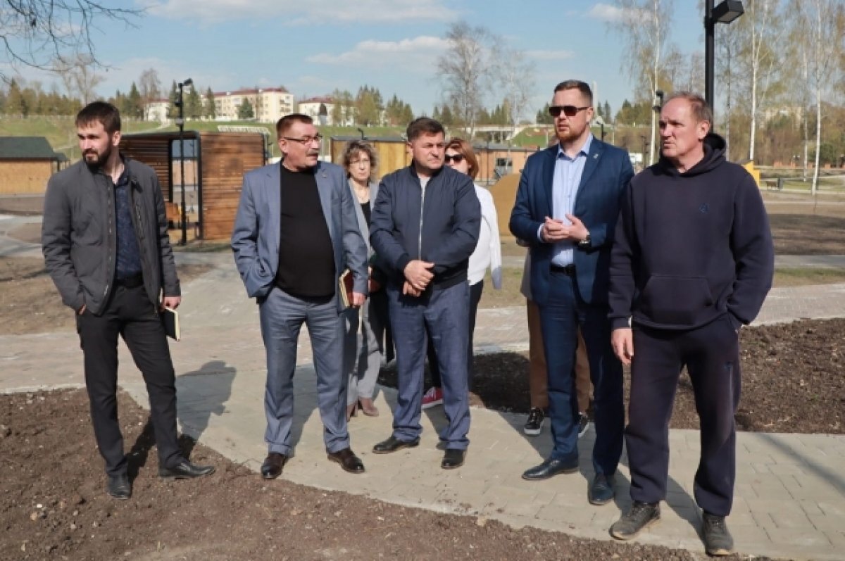    В Ржеве продолжают благоустраивать Парк культуры и отдыха