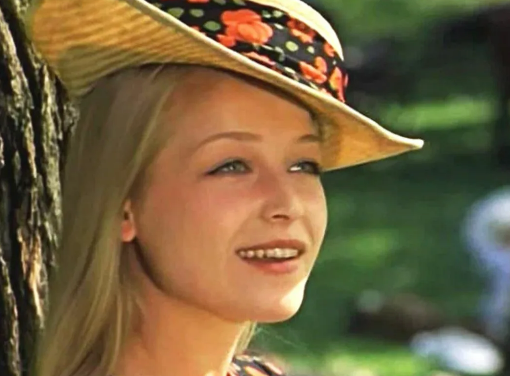 Помехой карьере стала её красота : куда пропала красавица из фильма «Соломенная шляпка» – Евгения Ветлова