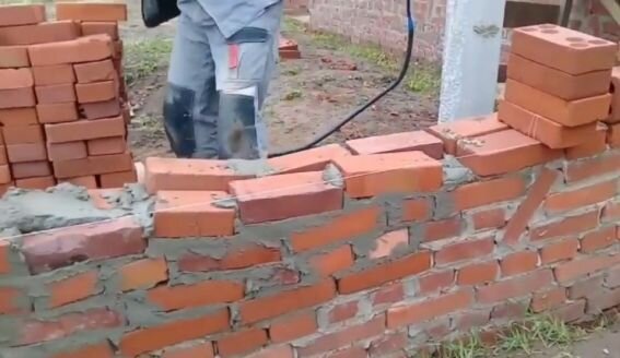 Вот так строители порой строят стены