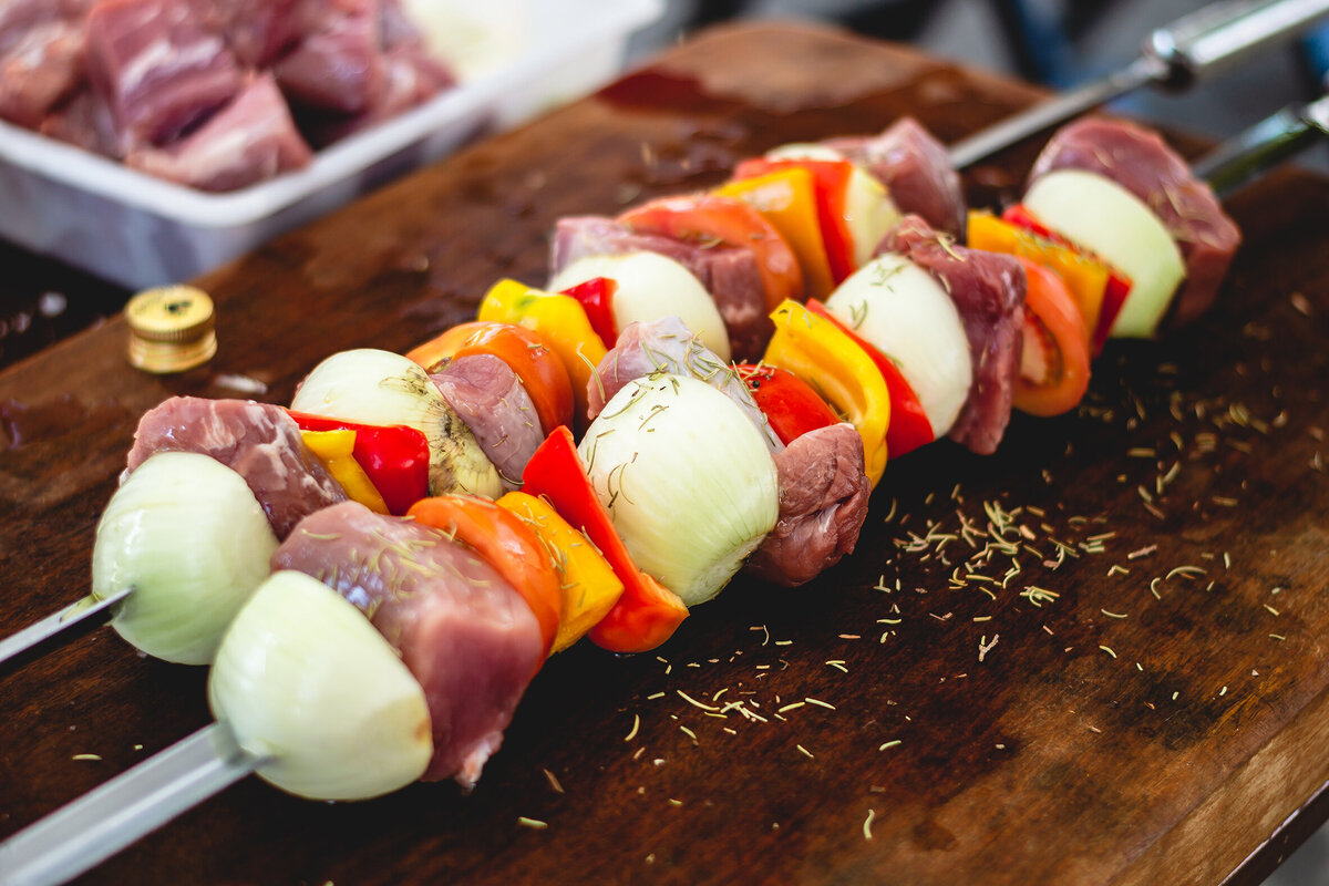     Сколько вешать в граммах: как рассчитать количество мяса для шашлыка