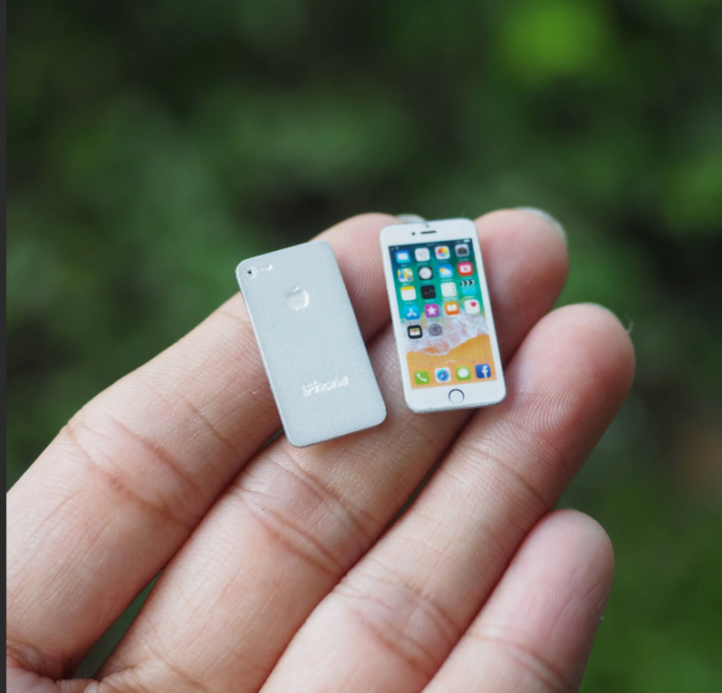 Типичный владелец iPhone SE 2022 вышел на прогулку