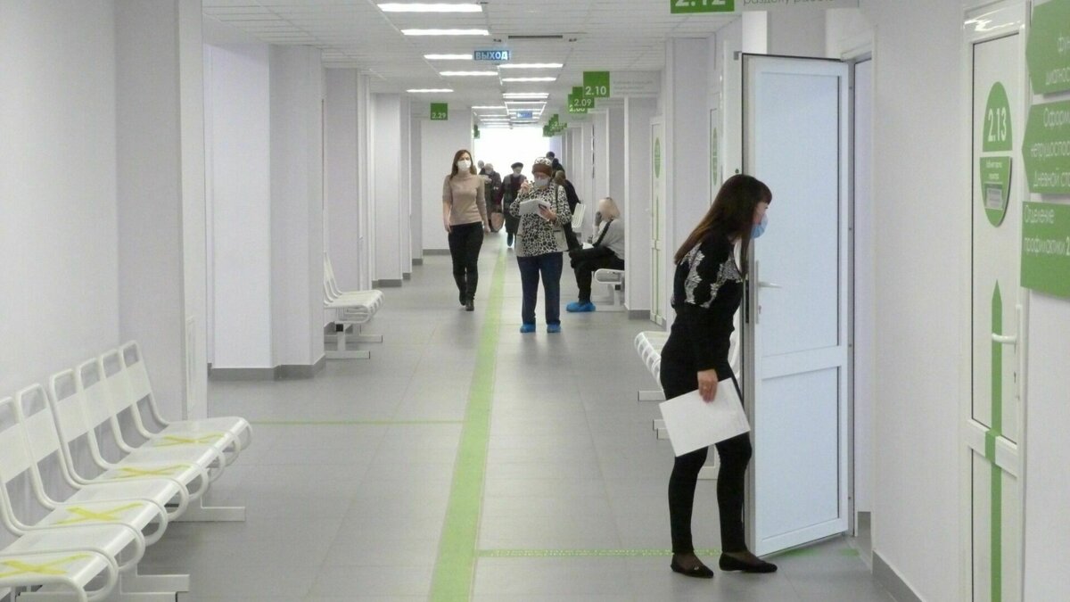     В аварии с участием трёх машин на севере Волгограда привела серьёзно пострадали пять человек, в том числе трое пожилых людей и девочка-подросток. Их госпитализировали с травмами.