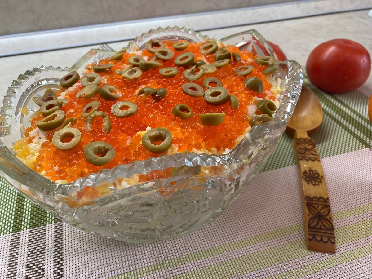 Салат Жемчужина – рецепт с красной икрой и семгой