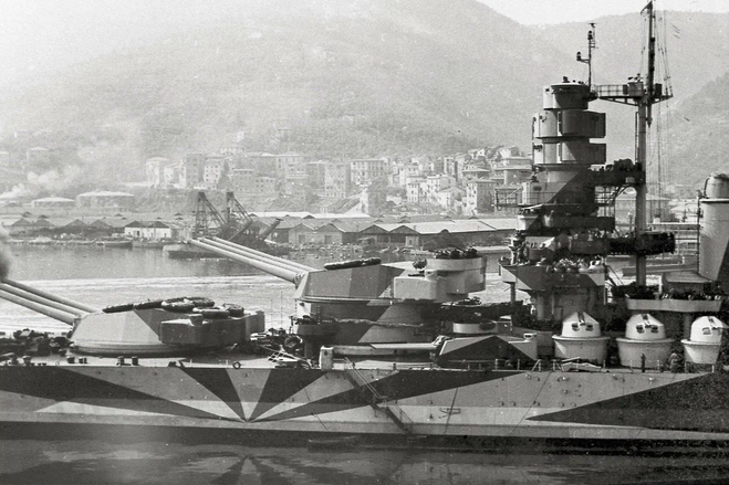 Линкор «Витторио Венето» на стоянке в Специи, март 1943 года