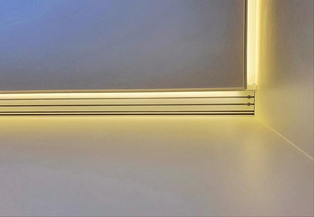 Вариант натяжного потолка (листайте карусель)