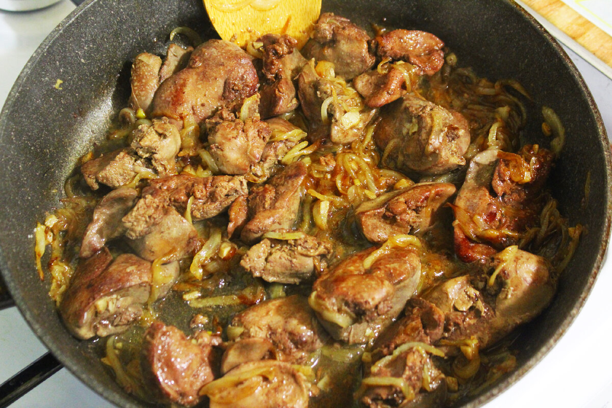 Классический рецепт куриной печени на сковороде. Курица по мароккански. Курица Марокканская кухня. Марокканские блюда из курицы. Курица по мароккански фото.