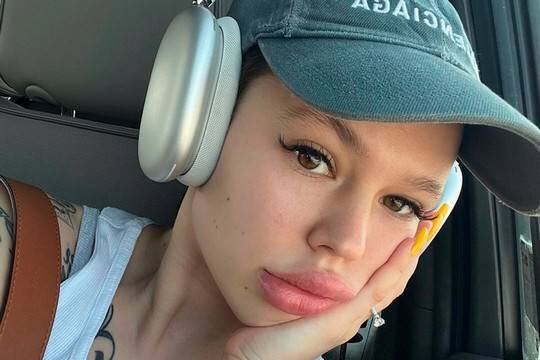    ФНС заблокировала все операции по банковским счетам Инстасамки