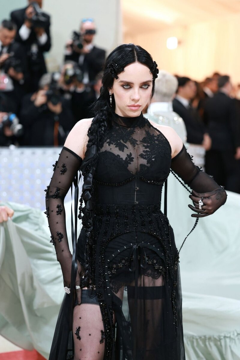 56. Топ 20 самых сексуальных нарядов актрис на Met Gala 2023-25-2. 
