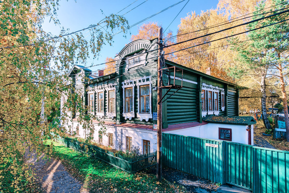 Большая часть дореволюционной застройки Богородска эклектична. Часто на домах можно увидеть классицистические аттики и сдвоенные колонны, пришедшие из архитектуры Ренессанса. Фото: Vagant1221 / Wikimedia.org