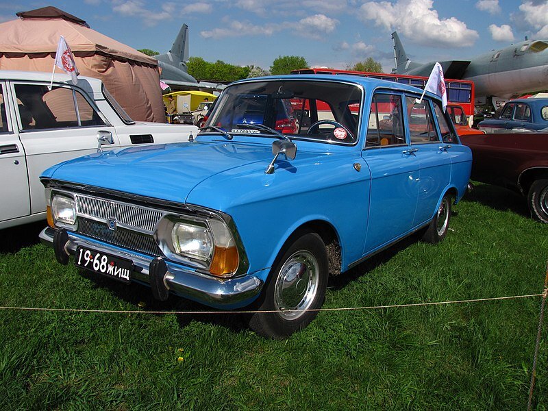    Кроме кузова лифтбек, Иж-2125 получил особое, более изящное оформление передка.LIght Dim, Wikipedia. CC3.0