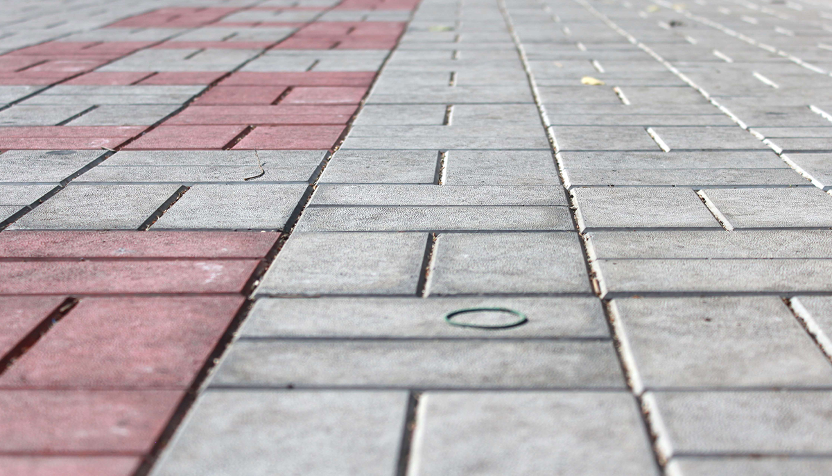 Тротуарная плитка или бетон во дворе частного дома - что выбрать?