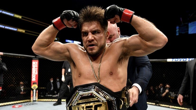     Экс-чемпион UFC в двух весовых категориях Генри Сехудо Gettyimages.ru Jeff Bottari / Contributor