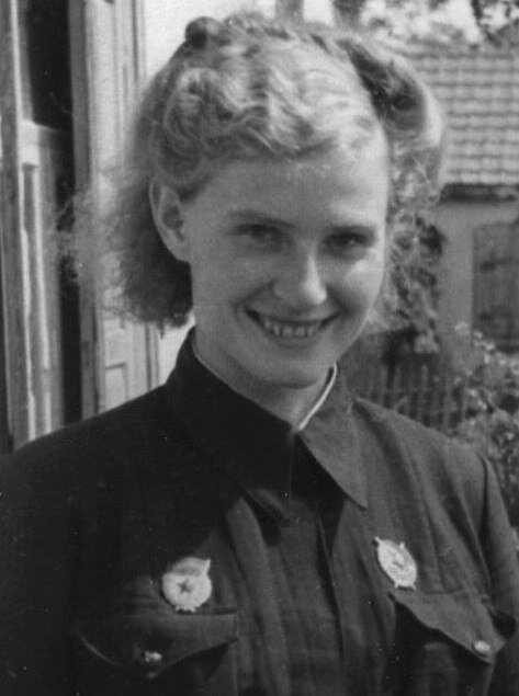Вера Тихомирова, первоклассная ткачиха - прославленный летчик