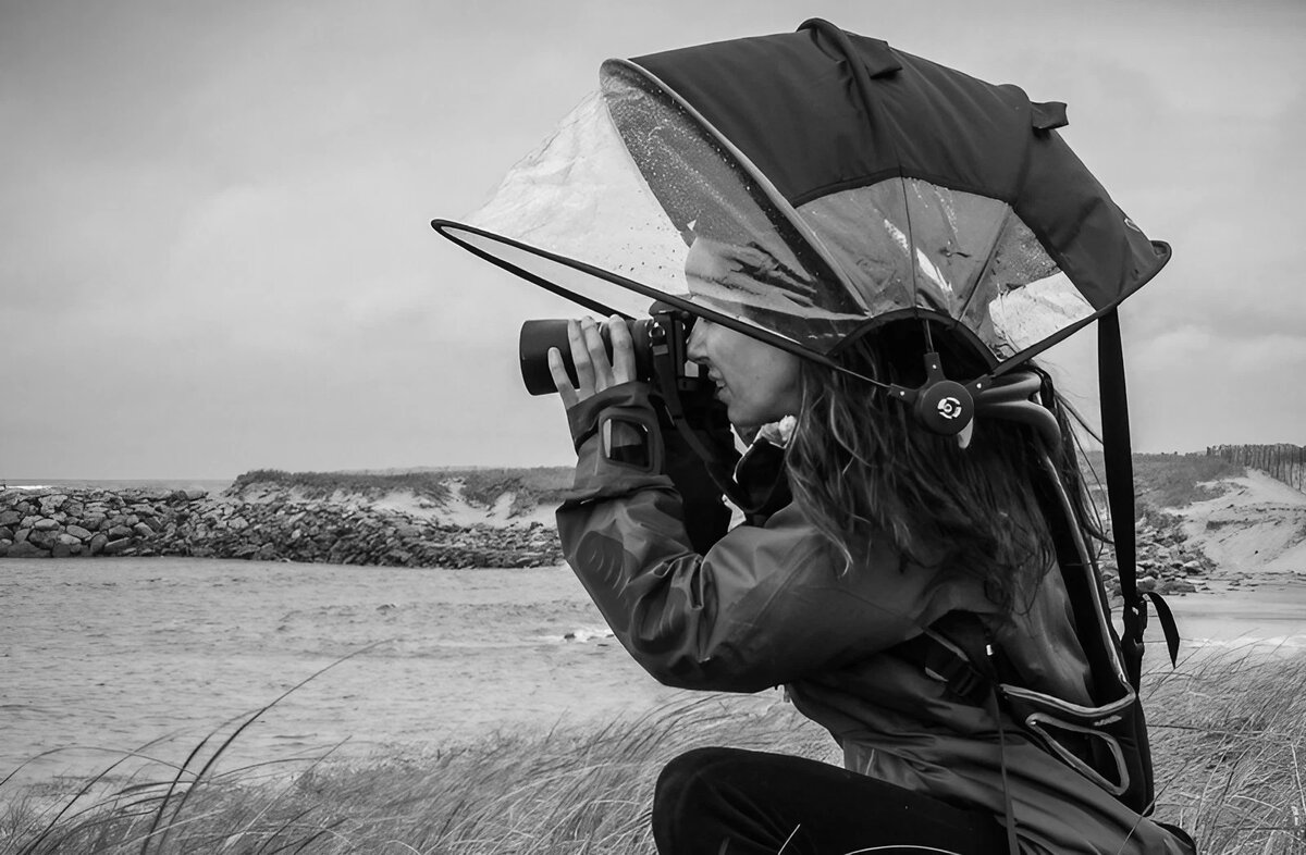 40 фотографий зарубежных фотографов. Зонт для фотоаппарата. Зонт для фотографа. Зонт для фотоаппарата от дождя. Зонт для фотографа от дождя.