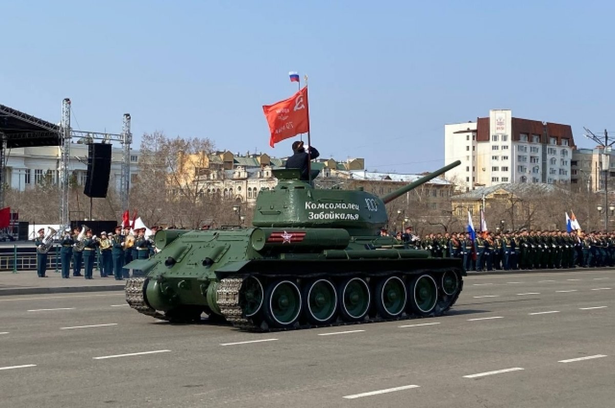    По площади Ленина в Чите прошли военнослужащие и техника