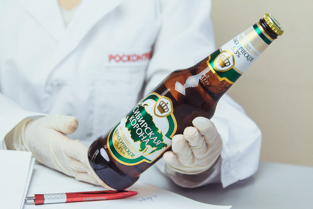 Пиво вакцина. Сибирская корона пиво. Пиво Сибирская корона классический 2022. Картинки с коронавирусом прикольные с надписью.