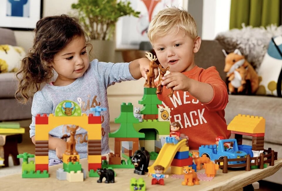 Все детишки на Земле обожают конструкторы, в особенности Lego. Этот термин в переводе с датского языка означает, увлекательная игра.