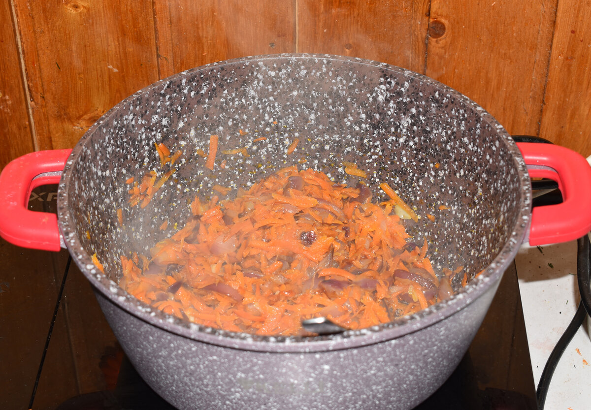 Пассировка лука и моркови