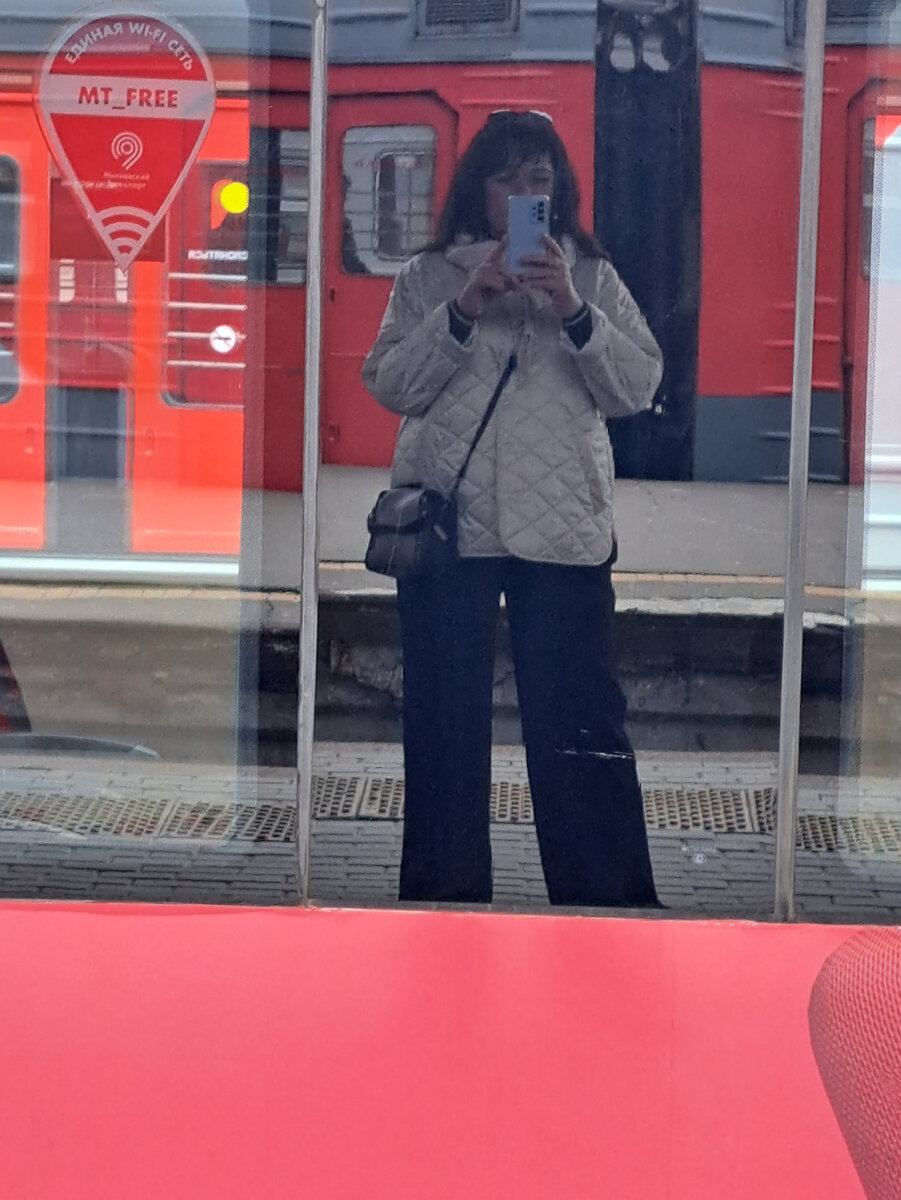 Фото в отражении Аэроэкспресса