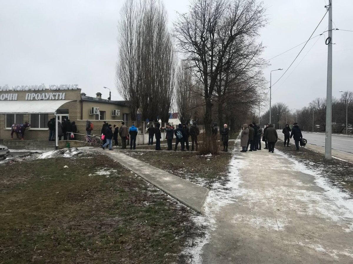Очереди в магазины в марте 2022. И не факт, что их открывали