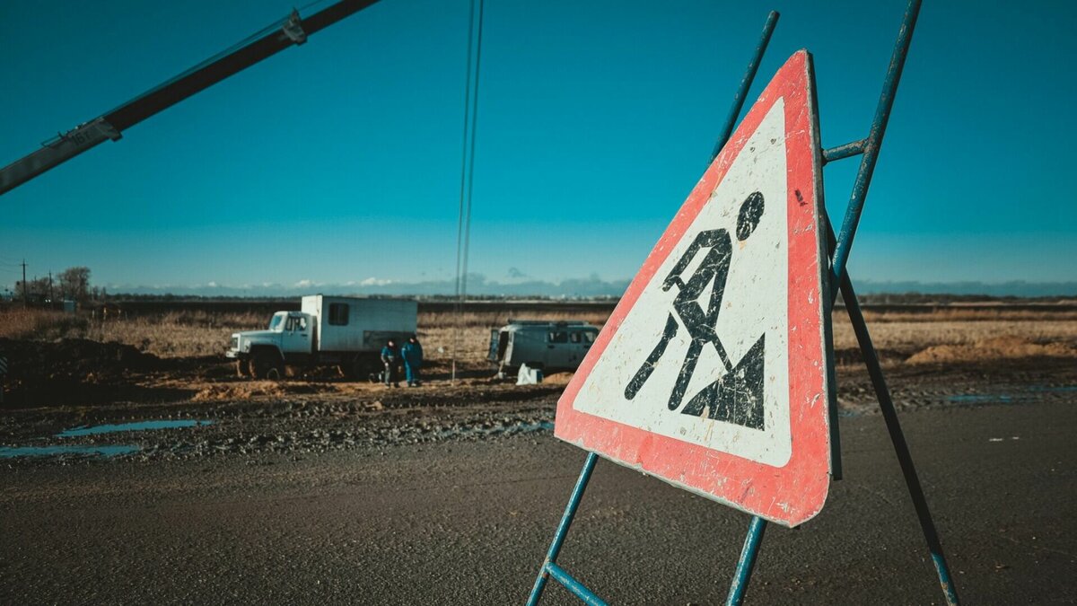     Во время ремонтных работ проезд по улице будет закрыт.