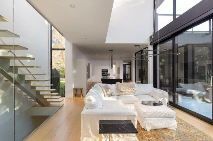 Сейчас, мы строим коттеджи под ключ.