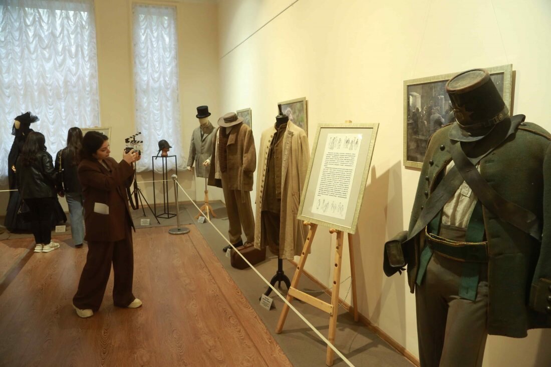 Подлинные костюмы из кинофильма «Фауст» Александра Сокурова привезли в КБГУ