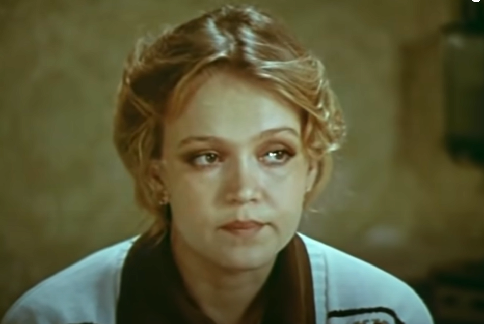 Маша (Ирина Шевчук), кадр из фильма "Я буду ждать" (1979)