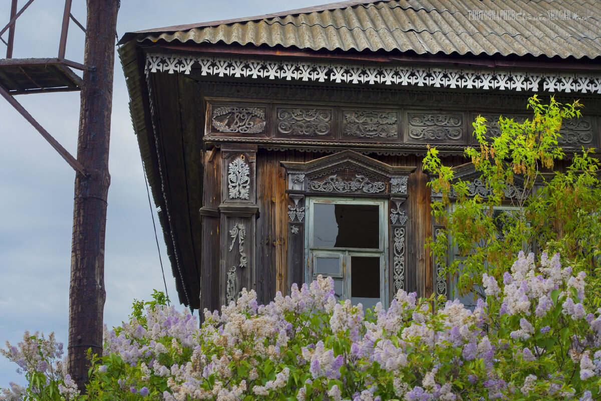 Ехали мы тогда, ехали, потом съехали с трассы, куда-то свернули пару раз - и вот он