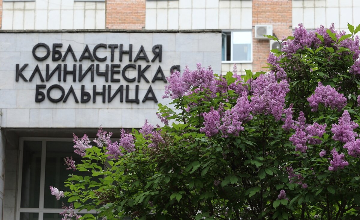 Фотография использована в иллюстративных целях и взята из всеобщего доступа Яндекс-фото. Тот  самый вход в больницу. Разве что посовременнее...