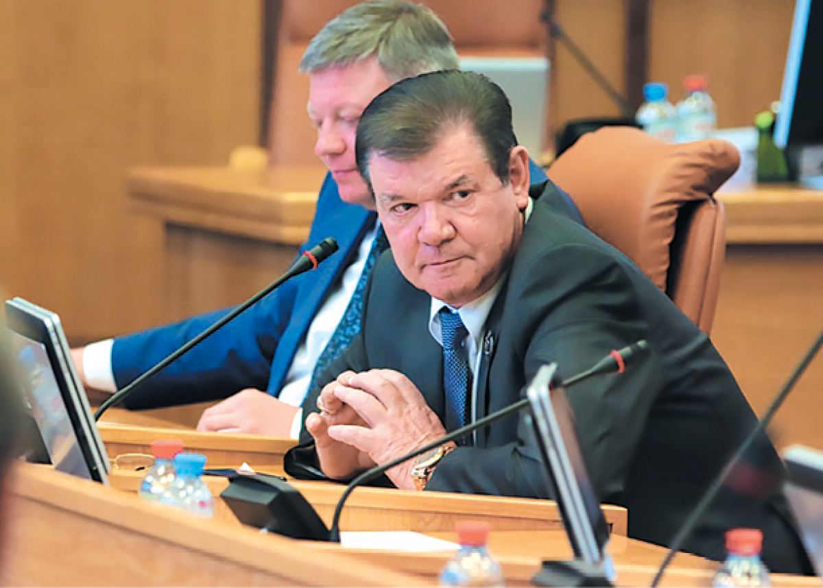    После задержания Владимира Егорова в офисе УСК «Сибиряк» проходит обыск.