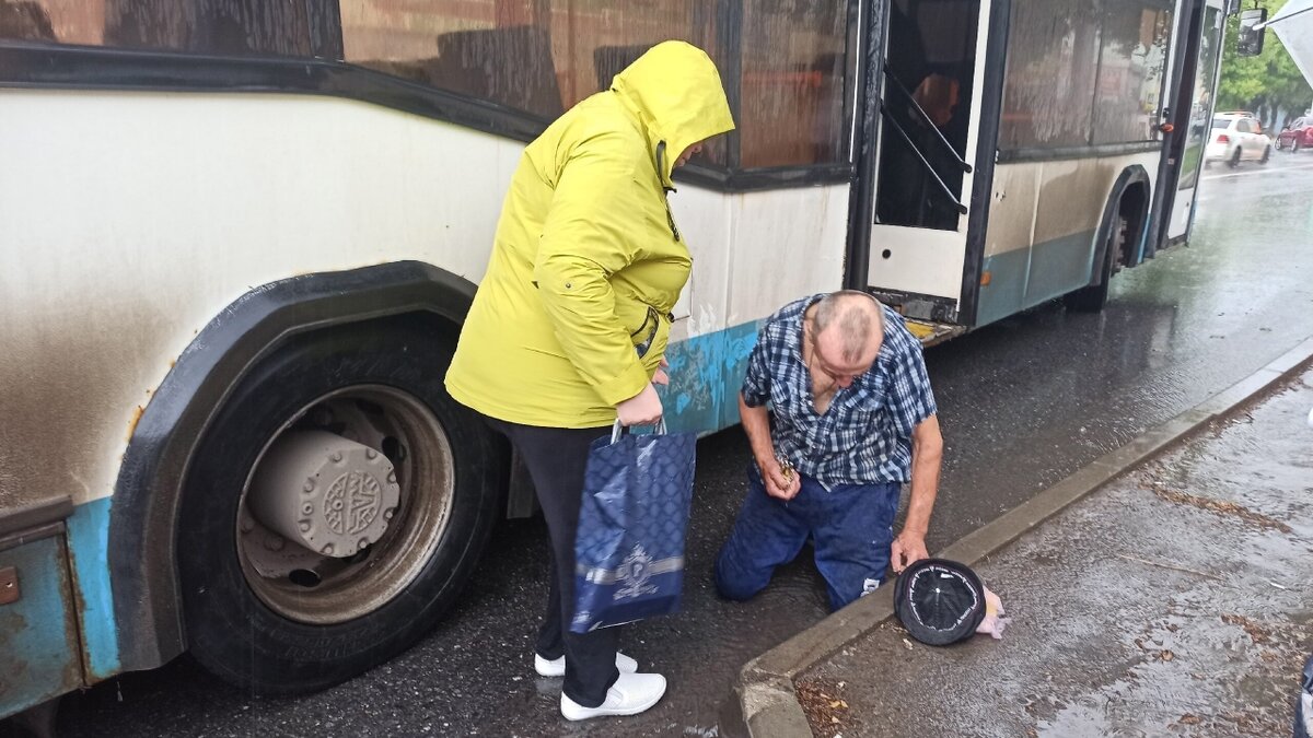    В Саратове водитель автобуса № 90 выгнал пожилого безбилетника из салонаНовости Саратова и области – Сетевое издание «Репортер64»