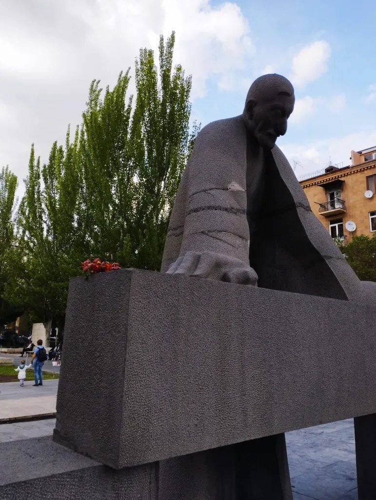 Александр Таманян. Памятник величайшему архитектору в центре Еревана |  Барев, Ереван! | Дзен