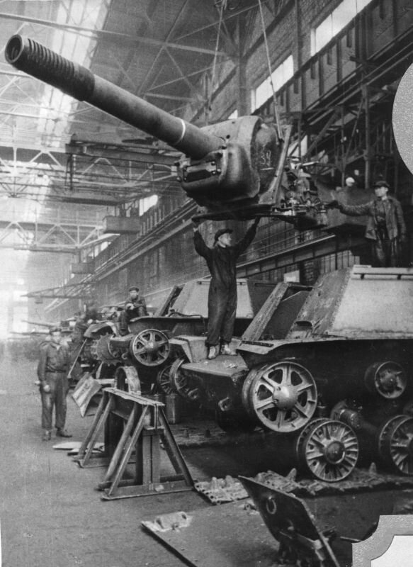                           Монтаж гаубицы МЛ-20С (фото с www.waralbum.ru)