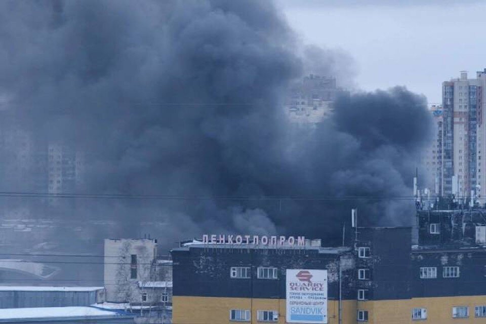     Пожар произошел на складе в Приморском районе Петербурга / Фото: vk.com/spb_today